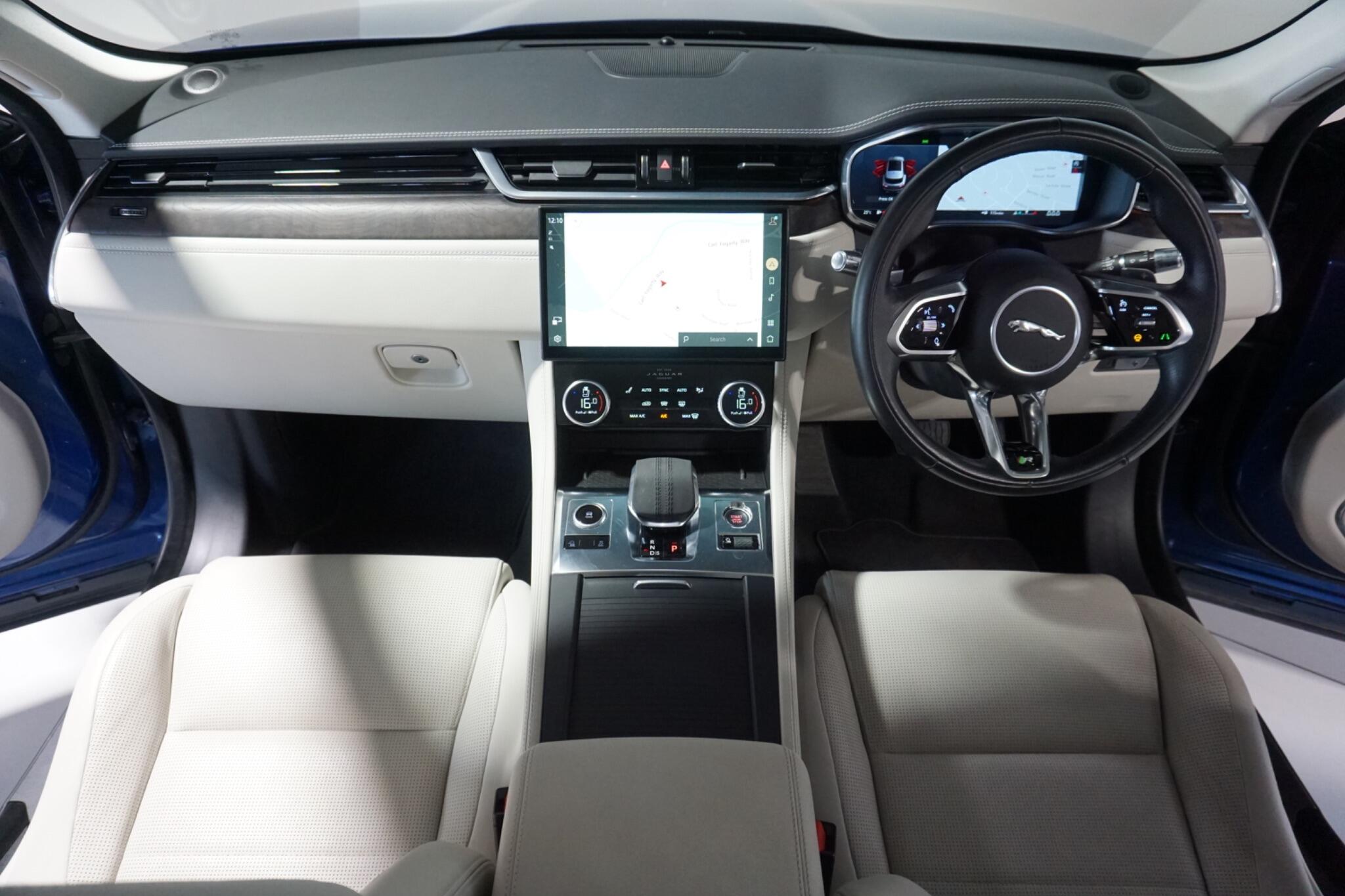 Jaguar F-PACE 3.0 D300 MHEV R-Dynamic SE SUV 5dr Diesel Auto AWD Euro 6 (s/s) (300 ps)
